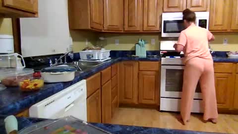 Snapshot of smoothmove1215 chatting on 10/21/25, 12:11 smoothmove1215 online show from 10/21/25, 12:11