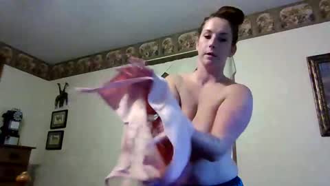 Snapshot of smoothmove1215 chatting on 10/29/25, 07:48 smoothmove1215 online show from 10/29/25, 07:48