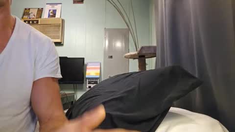 Snapshot of snackyyyy chatting on 02/22/26, 12:01 Snackyyyy online show from 02/22/26, 12:01