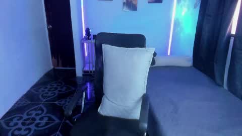 Snapshot of snak_master1 chatting on 05/01/26, 07:18 snak_master1 online show from 05/01/26, 07:18