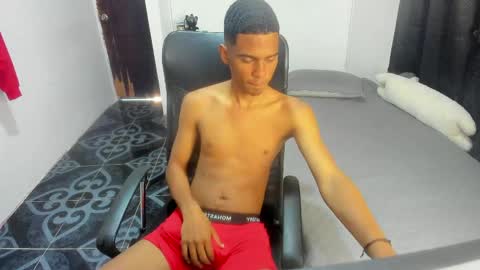 Snapshot of snak_master1 chatting on 05/11/26, 12:11 snak_master1 online show from 05/11/26, 12:11