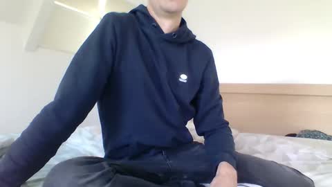 sneakerboy444 online show from 11/02/25, 10:50