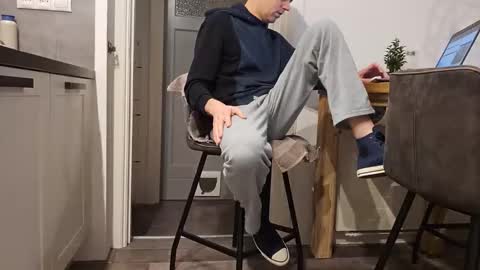 sneakerboy444 online show from 12/01/25, 07:52