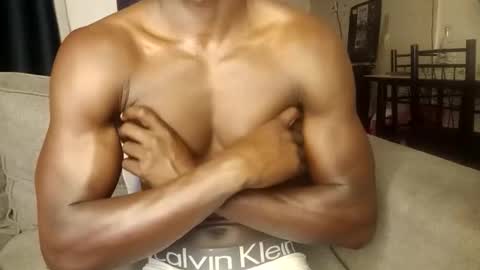 Snapshot of sneaky_link2 chatting on 12/21/25, 08:32 papi online show from 12/21/25, 08:32