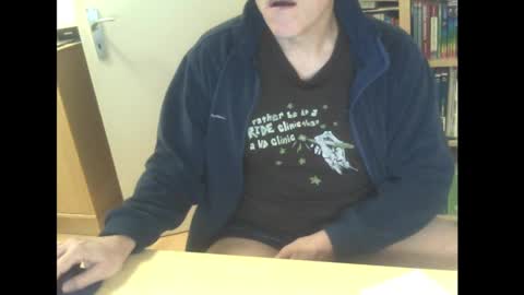 Snapshot of sneaxfreund chatting on 01/12/25, 12:18 sneaxfreund online show from 01/12/25, 12:18