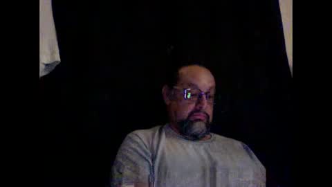 Snapshot of snoop95651994599 chatting on 12/17/25, 04:18 snoop95651 online show from 12/17/25, 04:18