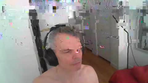 Snapshot of snoro111 chatting on 02/11/25, 08:31 snoro111 online show from 02/11/25, 08:31