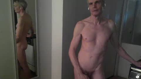 Snapshot of snoro111 chatting on 04/01/26, 12:11 snoro111 online show from 04/01/26, 12:11