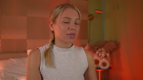 Candice Snow online show from 12/25/24, 12:47