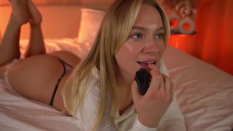 Candice Snow online show from 01/12/25, 04:29