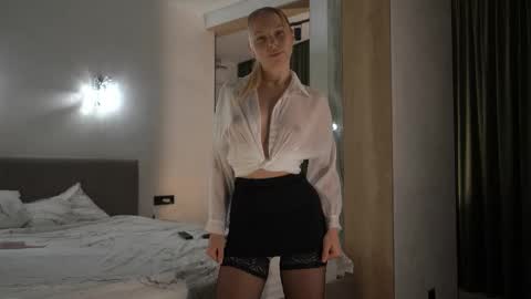 Candice Snow online show from 10/14/25, 03:57