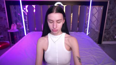 snow_whiteeex online show from 04/06/26, 05:41