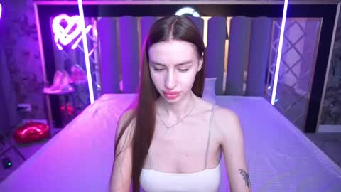 snow_whiteeex online show from 04/14/26, 06:19