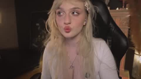Ellie online show from 06/28/26, 05:19