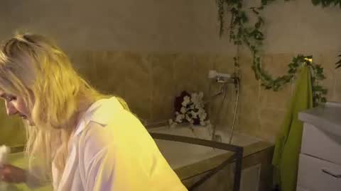 Ellie online show from 07/10/26, 05:34