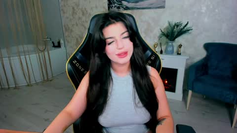 Snapshot of snowingwinter chatting on 05/18/26, 03:35 snowingwinter online show from 05/18/26, 03:35