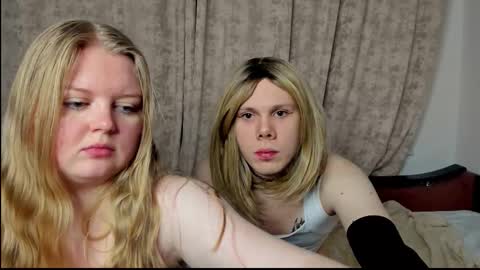 Snapshot of snowwgirll chatting on 02/16/26, 12:40 Snowwgirlls online show from 02/16/26, 12:40