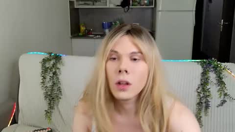 Snapshot of snowwgirll chatting on 02/28/26, 10:11 Snowwgirlls online show from 02/28/26, 10:11