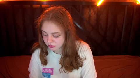 Snapshot of snowwhite_bella chatting on 10/23/25, 01:10 snowwhite_bella online show from 10/23/25, 01:10