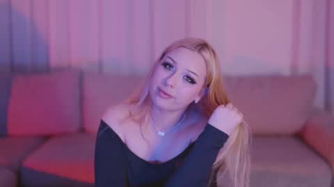 Snapshot of snowyphoenix chatting on 01/13/26, 01:11 Snowy Bubbles online show from 01/13/26, 01:11