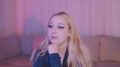 Snapshot of snowyphoenix chatting on 01/13/26, 03:28 Snowy Bubbles online show from 01/13/26, 03:28