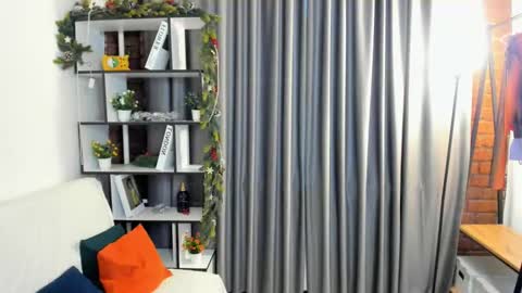 Snapshot of snuggleglow chatting on 02/07/26, 05:11 Polly online show from 02/07/26, 05:11