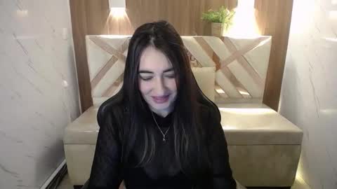 Snapshot of soffi_betacur_b chatting on 10/12/25, 12:48 soffi_betacur_b online show from 10/12/25, 12:48