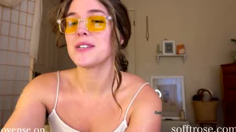 Julia    online show from 01/05/25, 12:09