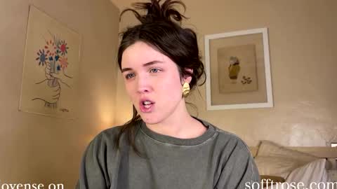 Julia    online show from 01/22/25, 02:04