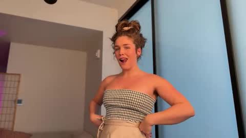 Julia    online show from 11/11/25, 09:48