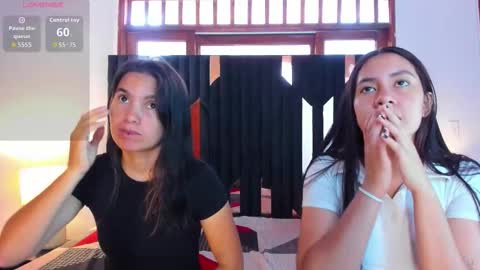 Snapshot of soffy_and_mia chatting on 10/28/25, 12:30 soffy and mia online show from 10/28/25, 12:30