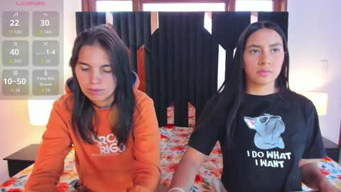 Snapshot of soffy_and_mia chatting on 10/30/25, 12:17 soffy and mia online show from 10/30/25, 12:17