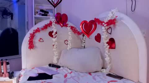 sofhia_turner online show from 02/12/25, 12:33