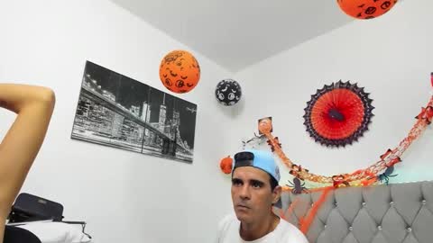 SOFI AND SANTY online show from 11/03/25, 10:42