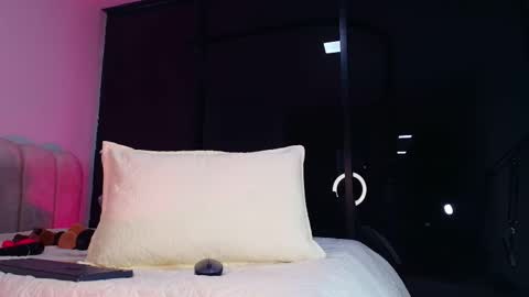 Sofia online show from 11/13/25, 12:04