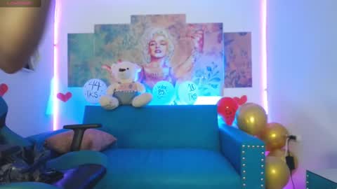 Snapshot of sofi_hot_4m chatting on 02/25/25, 06:42 Sofi online show from 02/25/25, 06:42
