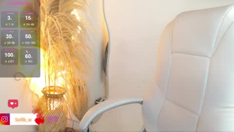 Snapshot of sofi_lennox chatting on 07/07/26, 12:42 Sofi online show from 07/07/26, 12:42
