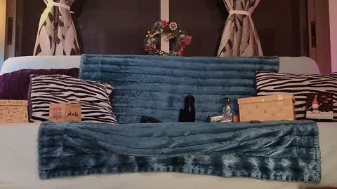 Sofi Mora online show from 12/24/24, 06:39