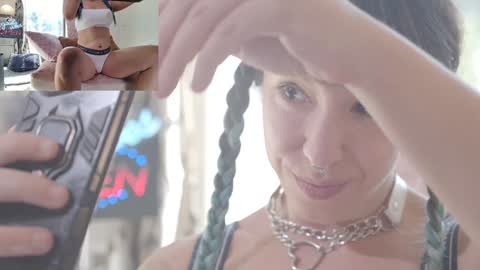 Sofi Mora online show from 10/13/25, 03:12