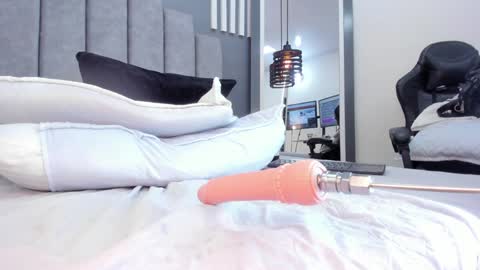 Snapshot of sofi_ramosx chatting on 12/15/24, 01:57 valen online show from 12/15/24, 01:57