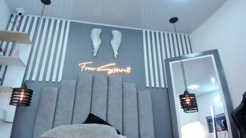 Snapshot of sofi_ramosx chatting on 12/18/24, 10:35 valen online show from 12/18/24, 10:35