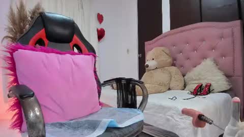 Snapshot of sofi_ruiz_ chatting on 06/13/26, 01:36 Sofia online show from 06/13/26, 01:36