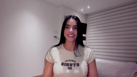 Sofi Saenzz  online show from 10/07/25, 12:08