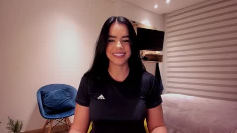 Sofi Saenzz  online show from 10/25/25, 12:18