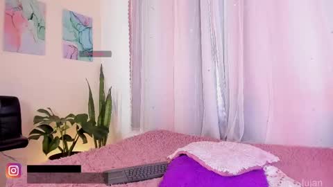 Snapshot of sofia__lujan chatting on 02/20/25, 11:31 call me L U online show from 02/20/25, 11:31