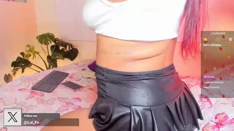 Snapshot of sofia__lujan chatting on 10/26/25, 01:11 call me L U online show from 10/26/25, 01:11