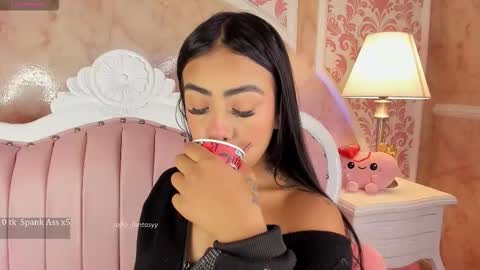 Sofia fantasyy  Online 0700 to 1400 gmt-5 online show from 03/25/26, 12:11