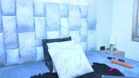 sofia gutierrez   online show from 11/21/25, 03:27