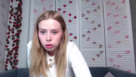 Sofia here online show from 11/14/25, 12:20