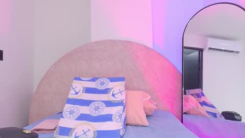 Sofia online show from 11/25/25, 03:06